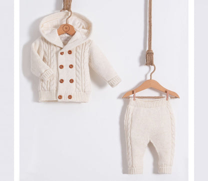 Babyset mit Kapuze und Holzknöpfen