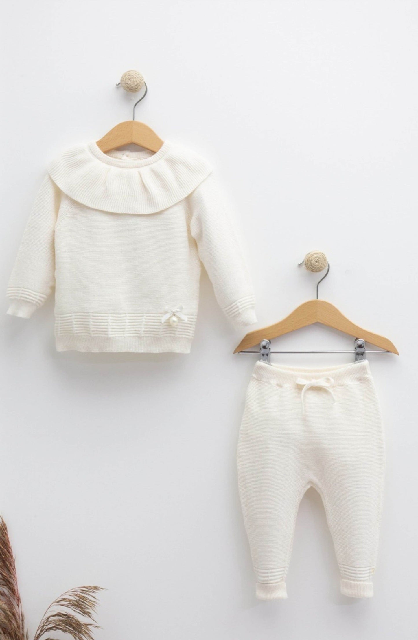 2-piece sweater set with pearl and bow made of 100% cotton