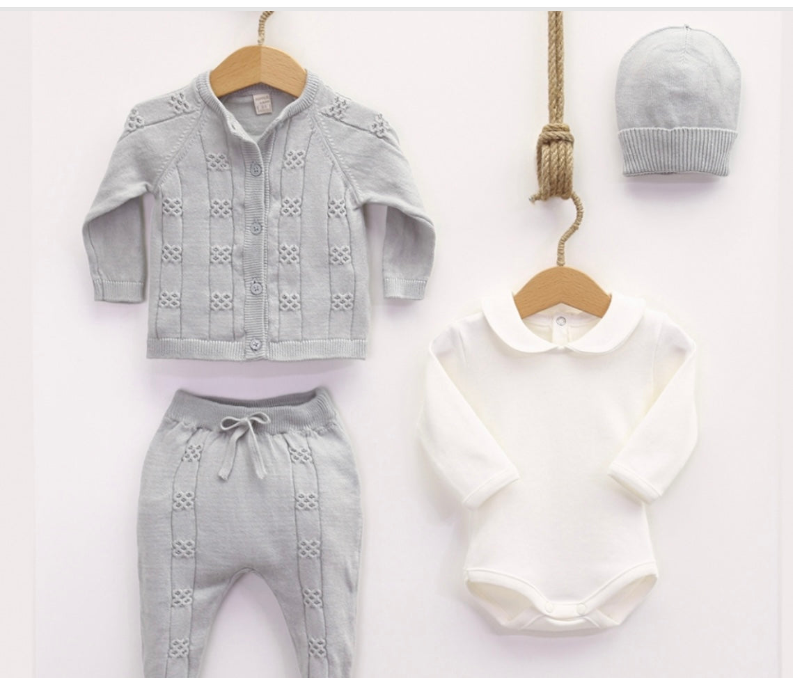 4-teiliges Newborn-Set mit Flechtmuster aus 100%-Bio-Baumwolle